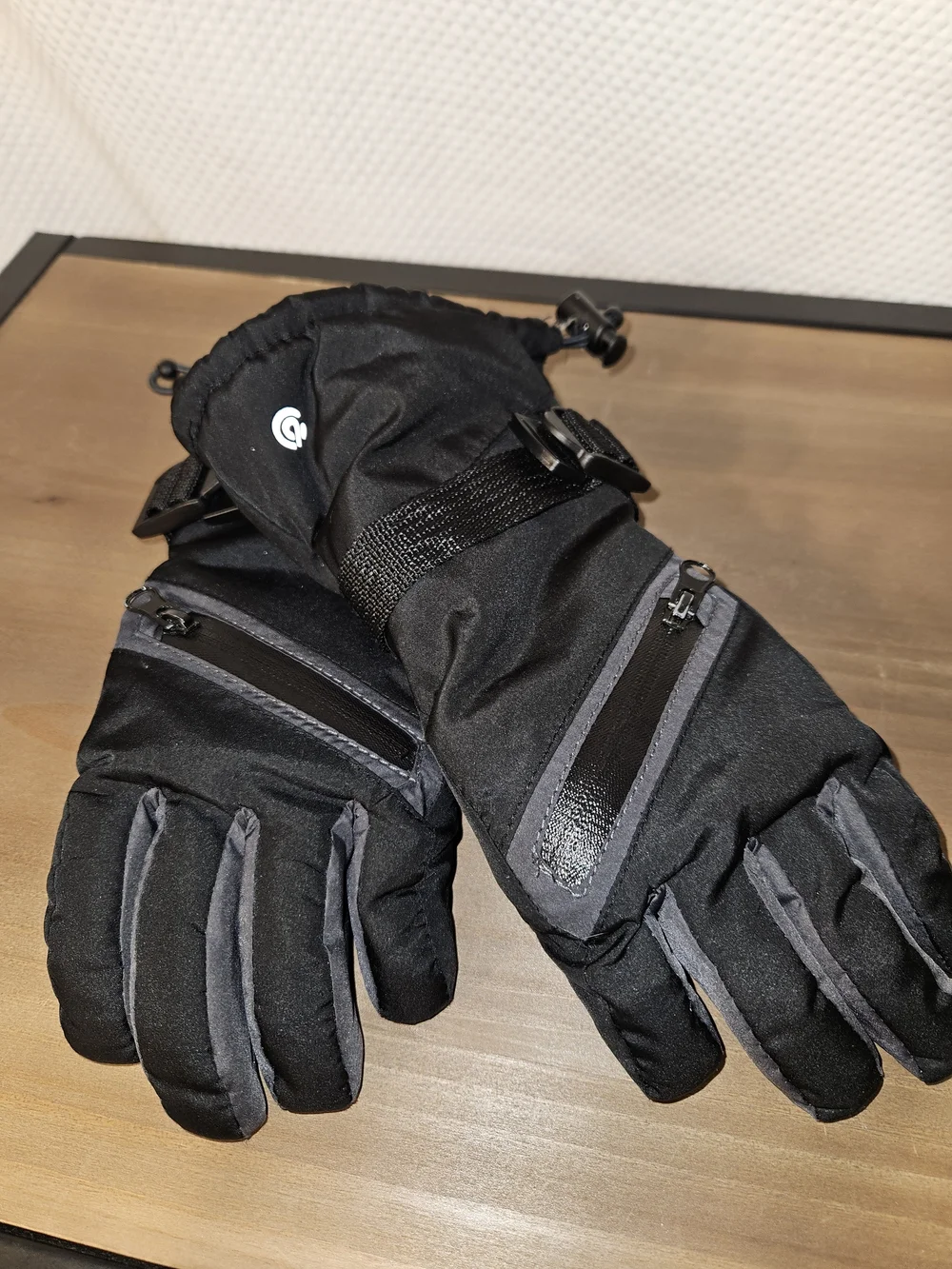 Champion Kids Black and Gray Insulated Gloves Waterproof